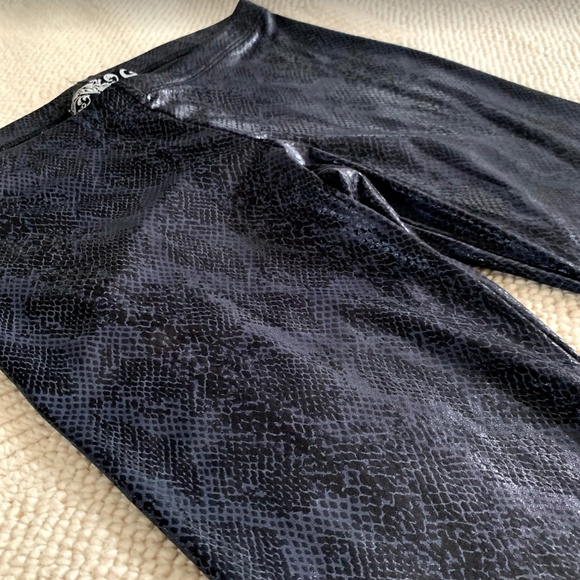 Blogger Snakeskin Leggings Small - Picture 6 of 7